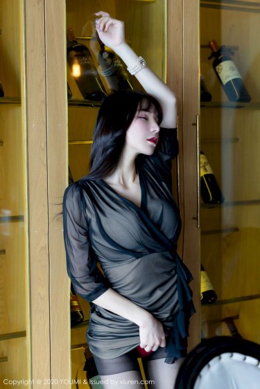 美女尿尿